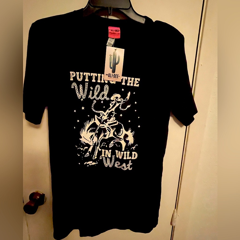 NWT Ali Dee Black Bucking Horse T-shirt